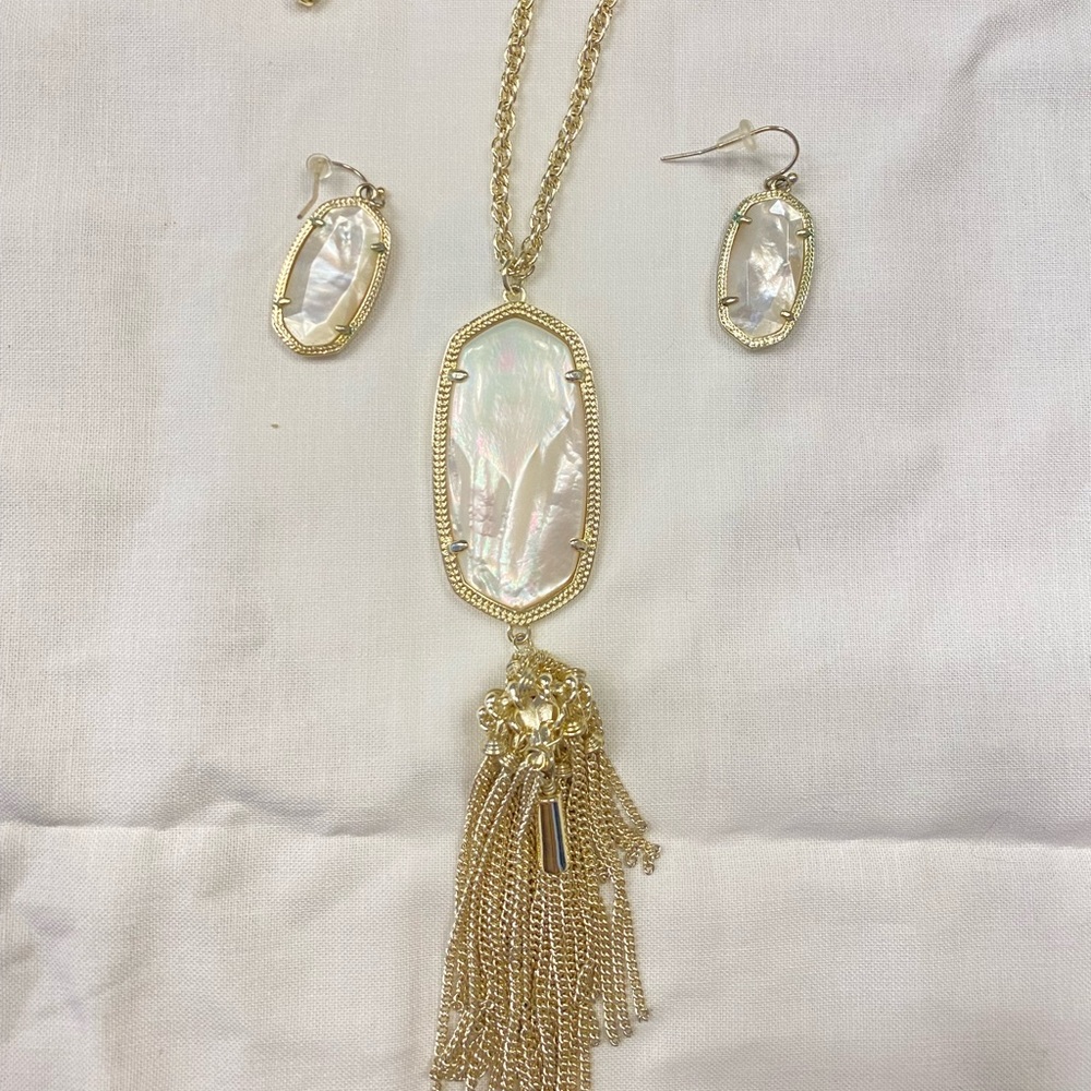 Necklace and earrings set